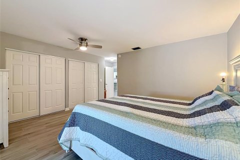 Condo in Saint Petersburg, Florida, 2 bedrooms № 2230625 - photo 28