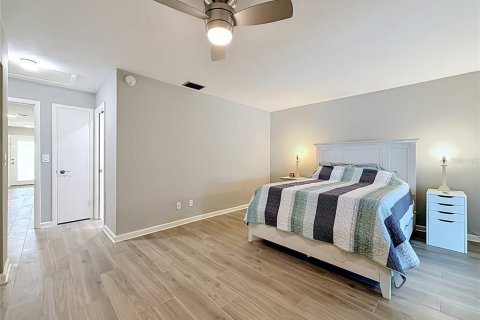 Condo in Saint Petersburg, Florida, 2 bedrooms № 2230625 - photo 27