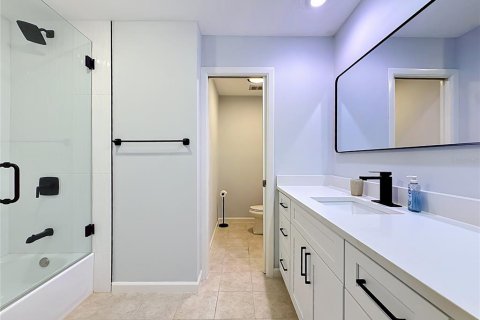 Condo in Saint Petersburg, Florida, 2 bedrooms № 2230625 - photo 29