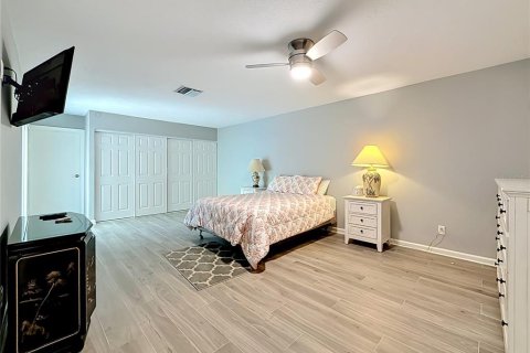 Condo in Saint Petersburg, Florida, 2 bedrooms № 2230625 - photo 16