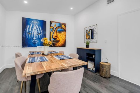 House in Hialeah Gardens, Florida 3 bedrooms, 128.02 sq.m. № 1953829 - photo 13