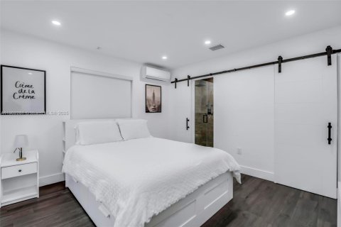 House in Hialeah Gardens, Florida 3 bedrooms, 128.02 sq.m. № 1953829 - photo 22