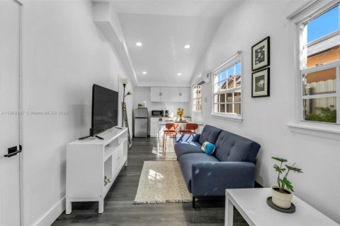 House in Hialeah Gardens, Florida 3 bedrooms, 128.02 sq.m. № 1953829 - photo 19