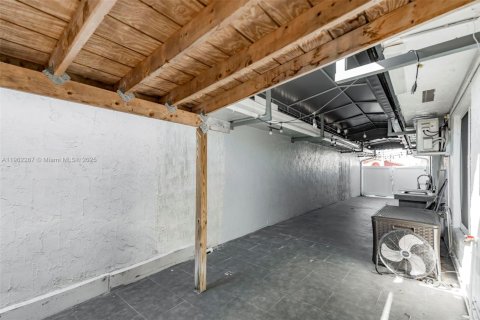 House in Hialeah Gardens, Florida 3 bedrooms, 128.02 sq.m. № 1953829 - photo 29