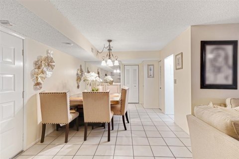 Condo in Coral Springs, Florida, 2 bedrooms  № 2086555 - photo 8