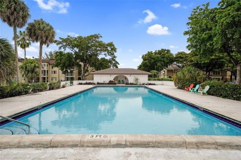 Condo in Coral Springs, Florida, 2 bedrooms  № 2086555 - photo 2