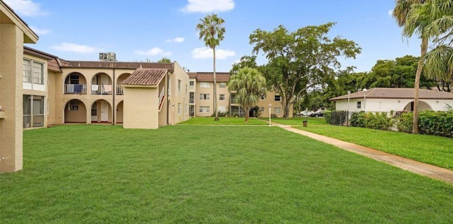 Condo in Coral Springs, Florida, 2 bedrooms  № 2086555
