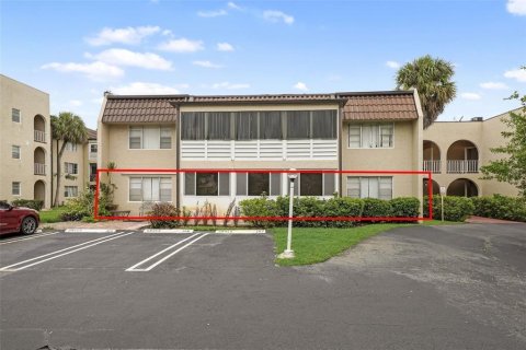 Condo in Coral Springs, Florida, 2 bedrooms  № 2086555 - photo 3