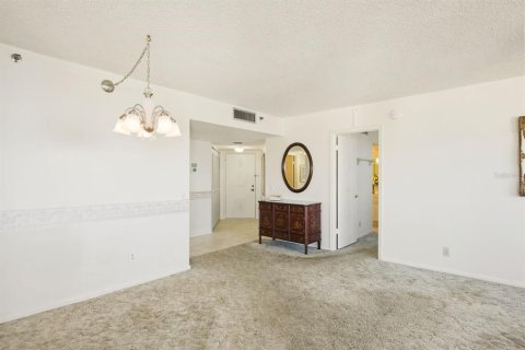 Condo in Saint Petersburg, Florida, 2 bedrooms № 2129256 - photo 17