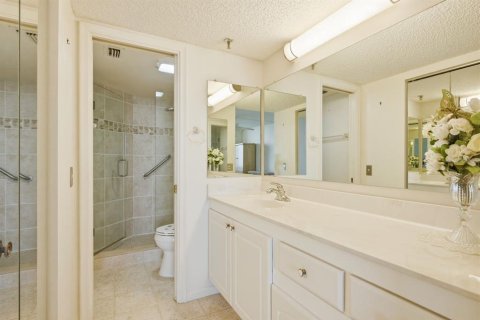 Condo in Saint Petersburg, Florida, 2 bedrooms № 2129256 - photo 20
