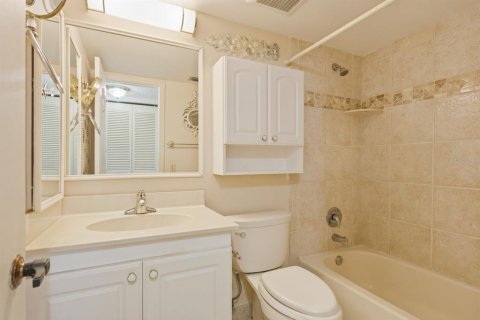 Condo in Saint Petersburg, Florida, 2 bedrooms № 2129256 - photo 24