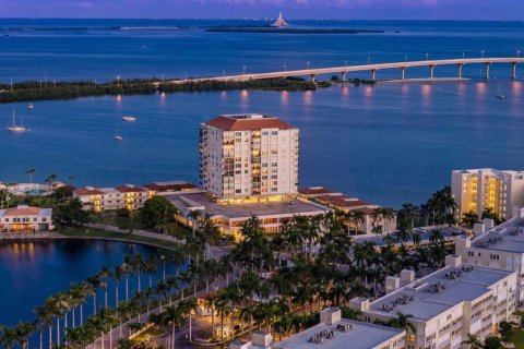 Condo in Saint Petersburg, Florida, 2 bedrooms № 2129256 - photo 2