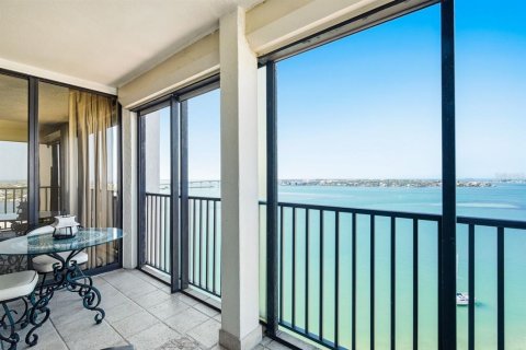 Condo in Saint Petersburg, Florida, 2 bedrooms № 2129256 - photo 4
