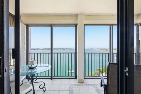 Condo in Saint Petersburg, Florida, 2 bedrooms № 2129256 - photo 5