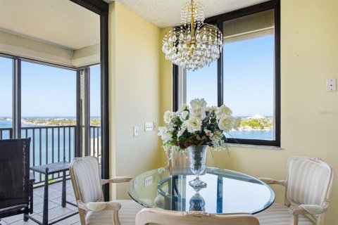 Condo in Saint Petersburg, Florida, 2 bedrooms № 2129256 - photo 14