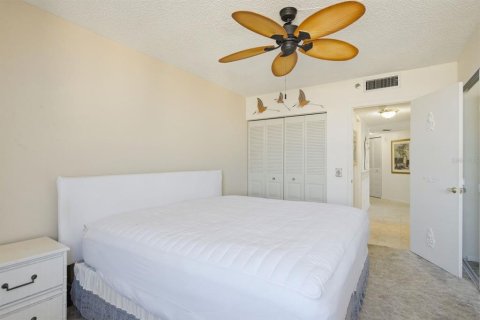 Condo in Saint Petersburg, Florida, 2 bedrooms № 2129256 - photo 22