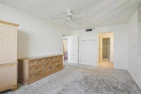 Condo in Saint Petersburg, Florida, 2 bedrooms № 2129256 - photo 19