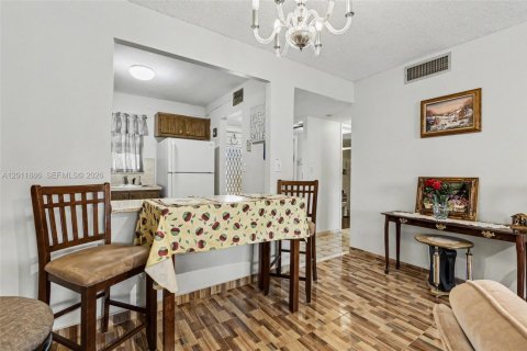 Condo in Sunrise, Florida, 1 bedroom  № 2086338 - photo 13