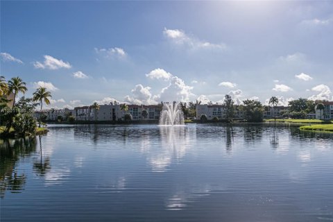 Condo in Sunrise, Florida, 1 bedroom  № 2086338 - photo 10