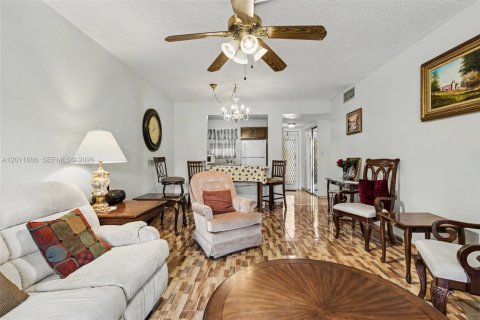 Condo in Sunrise, Florida, 1 bedroom  № 2086338 - photo 15
