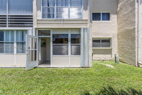 Condo in Sunrise, Florida, 1 bedroom  № 2086338 - photo 5