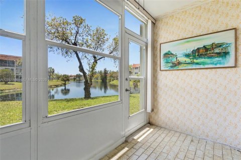 Condo in Sunrise, Florida, 1 bedroom  № 2086338 - photo 2