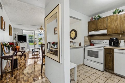Condo in Sunrise, Florida, 1 bedroom  № 2086338 - photo 6