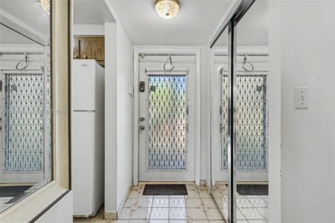 Condo in Sunrise, Florida, 1 bedroom  № 2086338 - photo 17