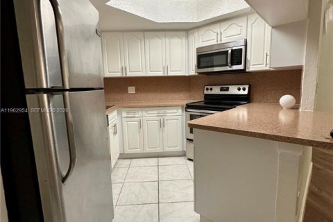 Copropriété à louer à Doral, Floride: 1 chambre, 75.25 m2 № 2023832 - photo 5