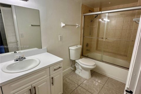 Copropriété à louer à Doral, Floride: 1 chambre, 75.25 m2 № 2023832 - photo 15