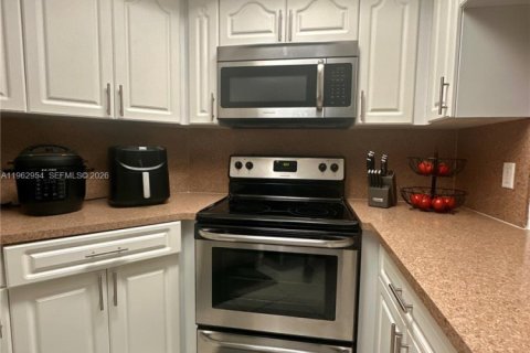 Copropriété à louer à Doral, Floride: 1 chambre, 75.25 m2 № 2023832 - photo 9