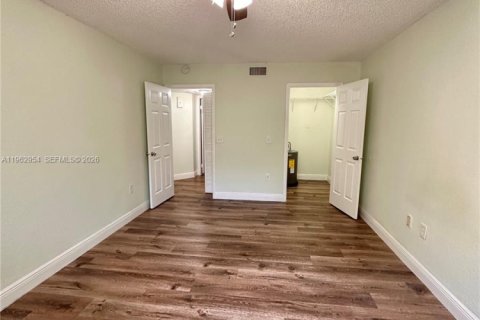 Copropriété à louer à Doral, Floride: 1 chambre, 75.25 m2 № 2023832 - photo 3