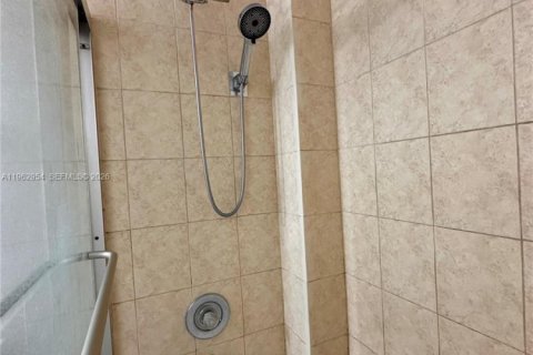 Copropriété à louer à Doral, Floride: 1 chambre, 75.25 m2 № 2023832 - photo 16