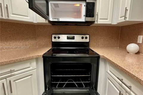 Copropriété à louer à Doral, Floride: 1 chambre, 75.25 m2 № 2023832 - photo 10