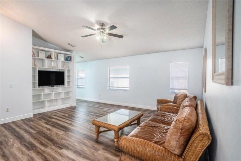 Casa en venta en Brandon, Florida, 3 dormitorios, 114.73 m2 № 1900925 - foto 6