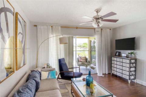 Apartamento en alquiler en Miami Lakes, Florida, 2 dormitorios, 97.55 m2 № 1954892 - foto 9