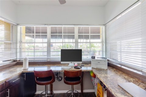 Apartamento en alquiler en Miami Lakes, Florida, 2 dormitorios, 97.55 m2 № 1954892 - foto 30