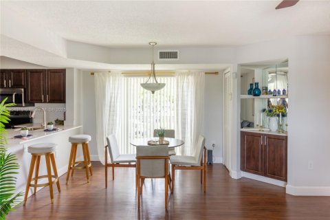 Apartamento en alquiler en Miami Lakes, Florida, 2 dormitorios, 97.55 m2 № 1954892 - foto 2