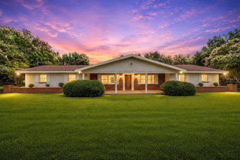 House in Ocala, Florida 2 bedrooms, 149.39 sq.m. № 2295104