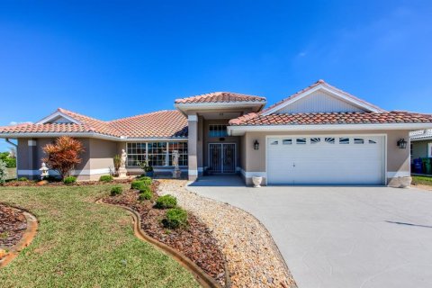 House in Englewood, Florida 4 bedrooms, 215.63 sq.m. № 2424381