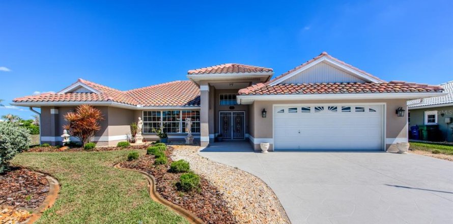 House in Englewood, Florida 4 bedrooms, 215.63 sq.m. № 2424381