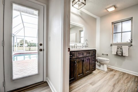 House in Englewood, Florida 4 bedrooms, 215.63 sq.m. № 2424381 - photo 21