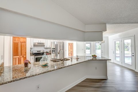 House in Englewood, Florida 4 bedrooms, 215.63 sq.m. № 2424381 - photo 11