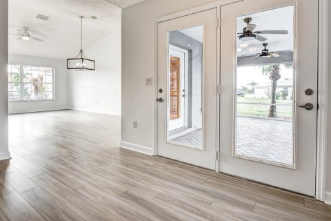House in Englewood, Florida 4 bedrooms, 215.63 sq.m. № 2424381 - photo 13