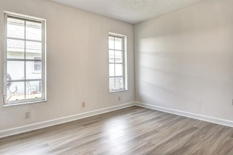 House in Englewood, Florida 4 bedrooms, 215.63 sq.m. № 2424381 - photo 18