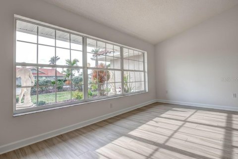 House in Englewood, Florida 4 bedrooms, 215.63 sq.m. № 2424381 - photo 6