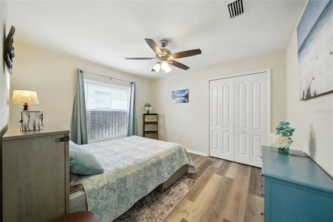 House in Valrico, Florida 4 bedrooms, 226.77 sq.m. № 1903094 - photo 16