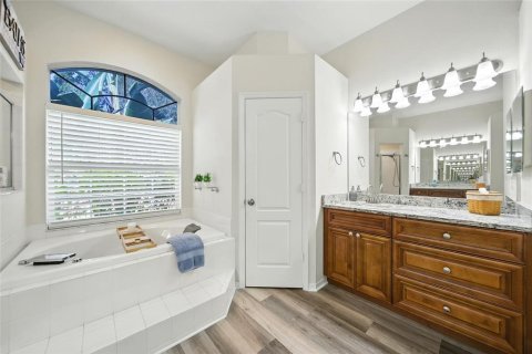 House in Valrico, Florida 4 bedrooms, 226.77 sq.m. № 1903094 - photo 13
