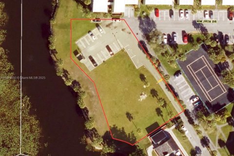 Земельный участок в Корал-Спрингс, Флорида № 2039335