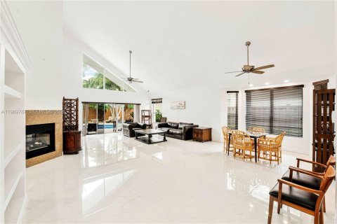Купить виллу или дом в Уэст-Палм-Бич, Флорида 3 спальни, 235.32м2, № 2055593 - фото 4